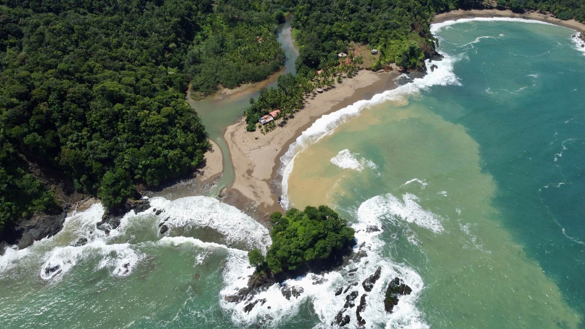Vue aérienne d'El Valle et de la côte Pacifique du Chocó